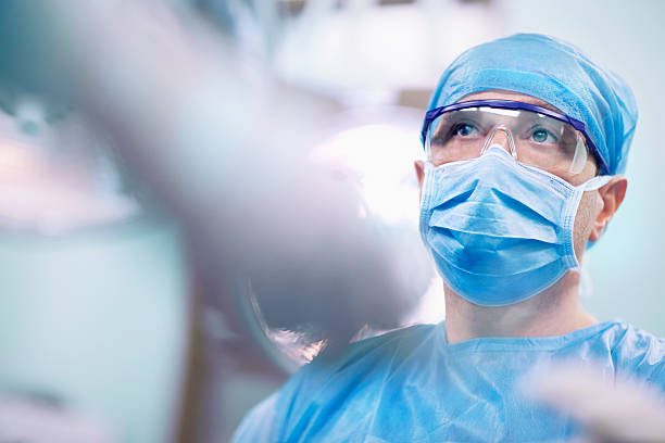 Cine are rezultate mai bune: un medic tânăr sau unul mai în vârstă?