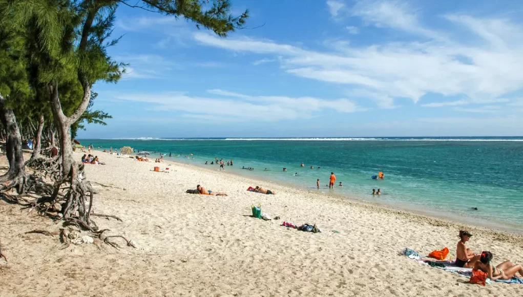 plaja turisti